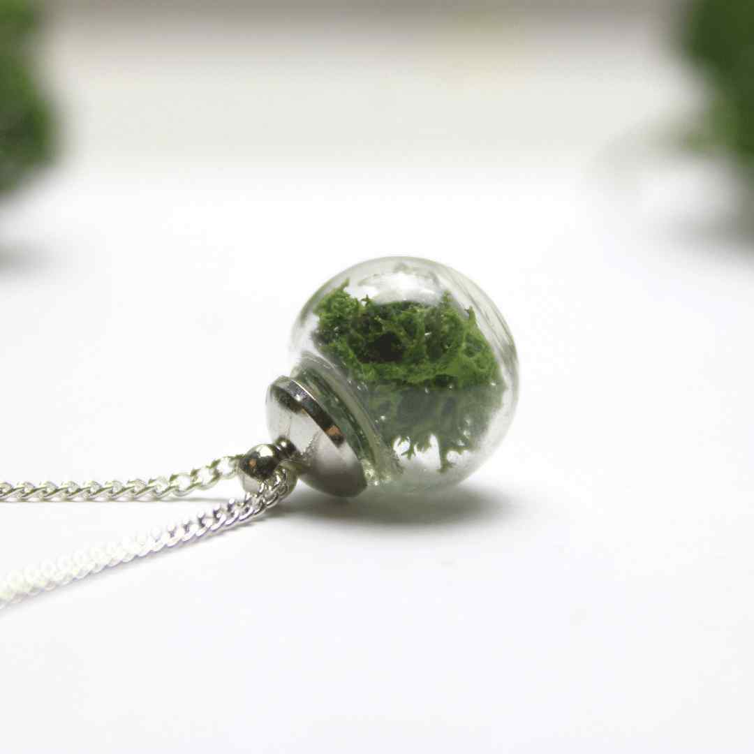 Terrarium necklace forest green moss
